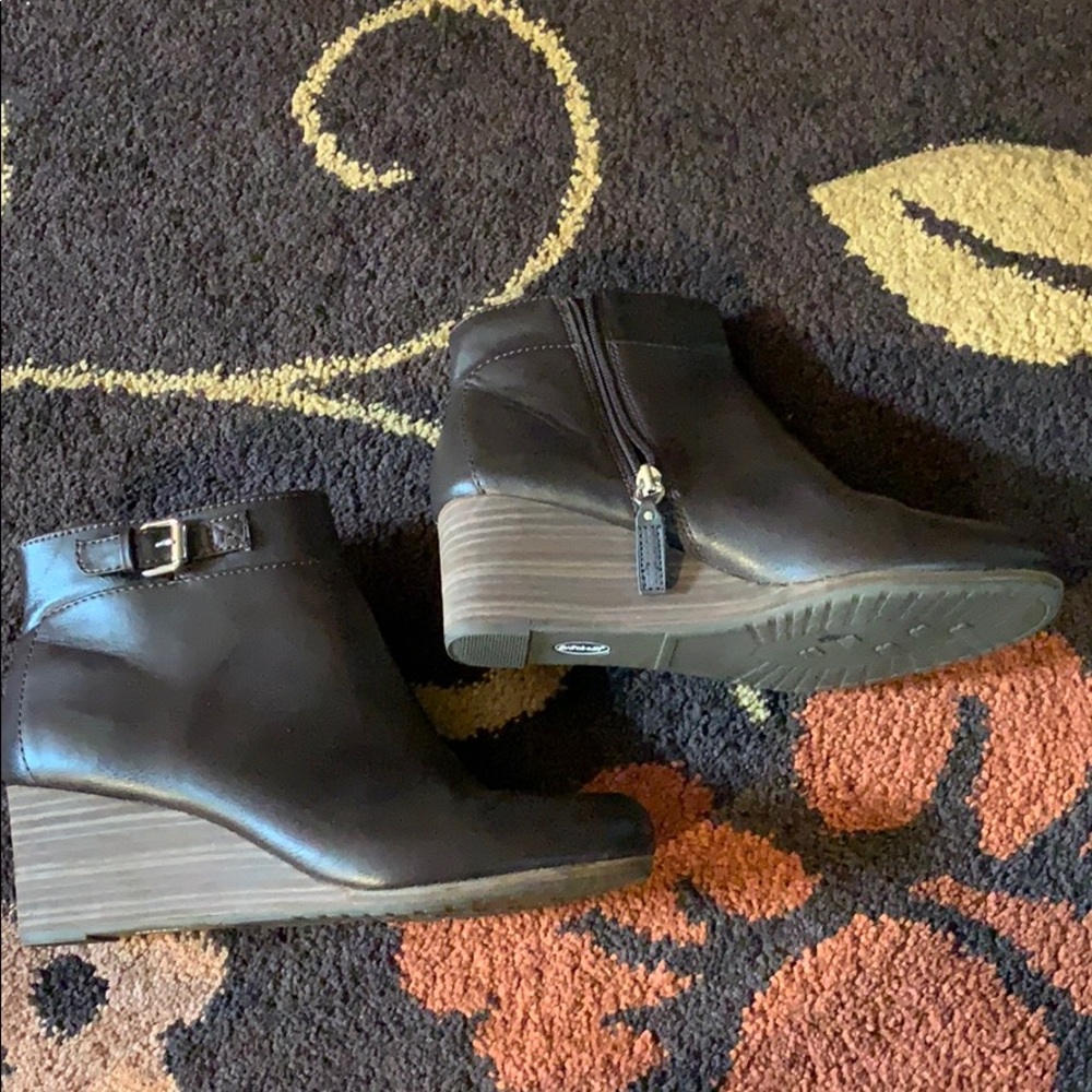Brown zip up wedges!